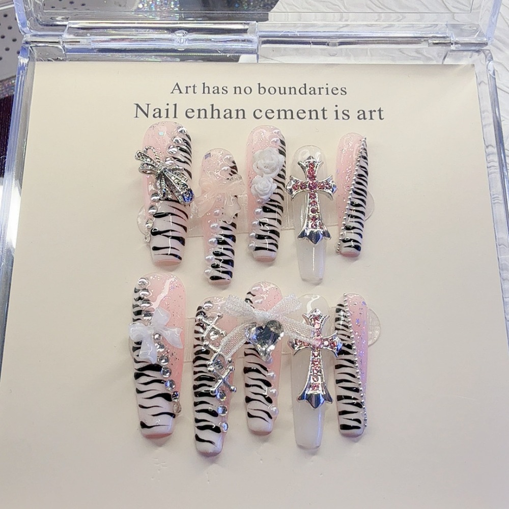 Nail Art Zebra - เล็บปลอมแบบกดติดลายม้าลายสีชมพู Y2K จำนวน 10 ชิ้น พร้อมโบว์ไหมสีชมพู