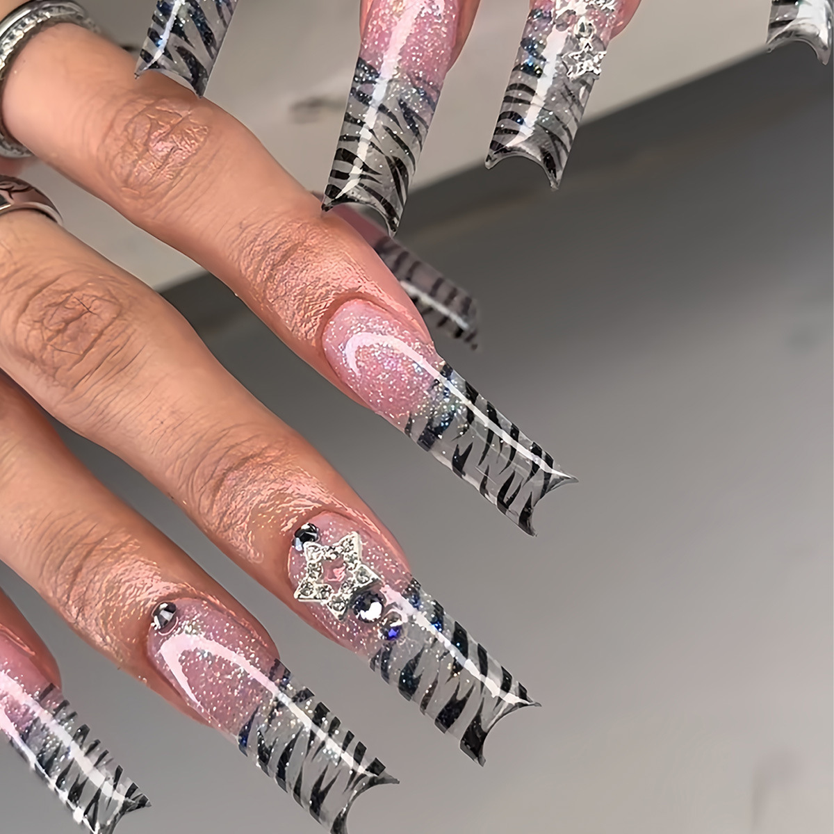 ชุดเล็บปลอมแบบติด 24 ชิ้น ลายข - Nail Art Zebra บทวิจารณ์และราคา