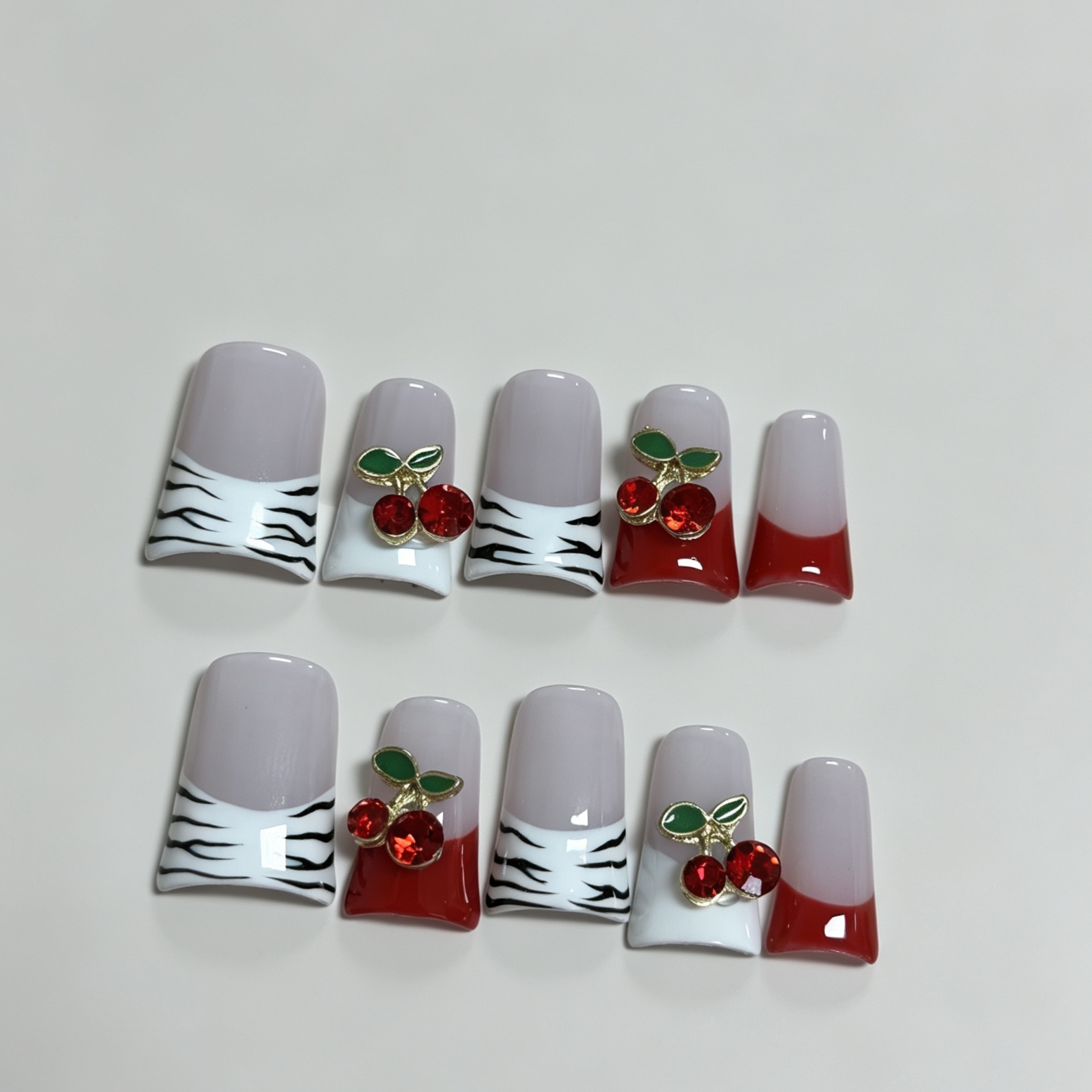 เล็บปลอมแบบกดติดขนาดกลาง 10 ชิ - Nail Art Zebra บทวิจารณ์และราคา