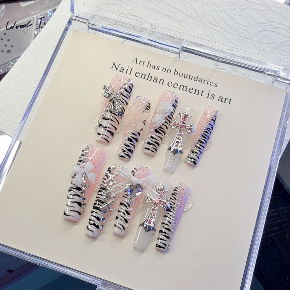 เล็บปลอมแบบกดติดลายม้าลายสีชมพ - Nail Art Zebra บทวิจารณ์และราคา